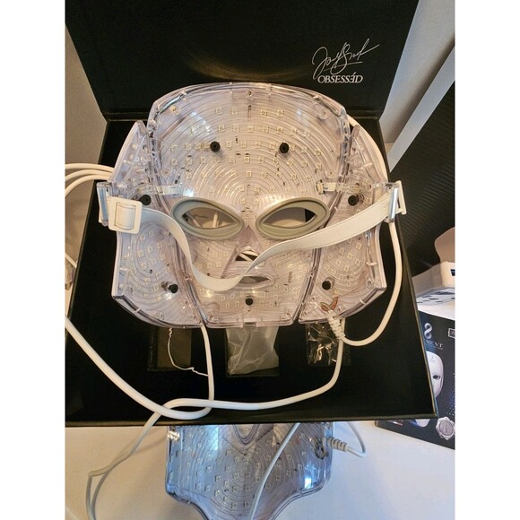 Predire Paris Luxury Limited Edition 8 Element LED Skincare Mask, $6,000 MSRP - Picture 4 of 6